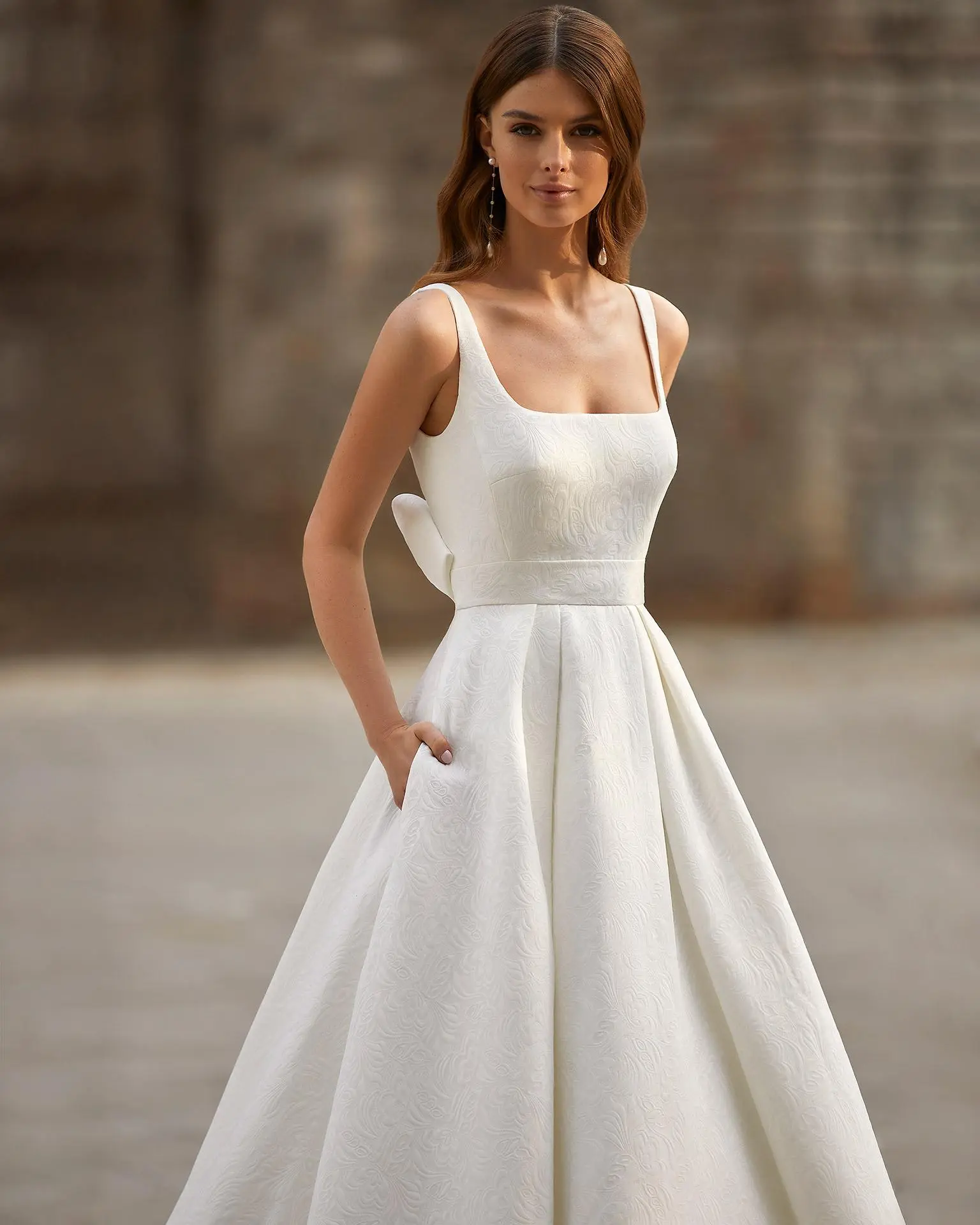Vue d'ensemble de la robe de mariée élégante