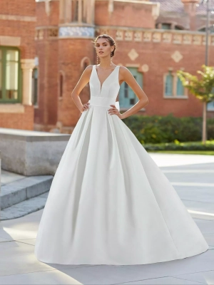 Robe de mariée classique en mikado avec encolure en V et dos en U