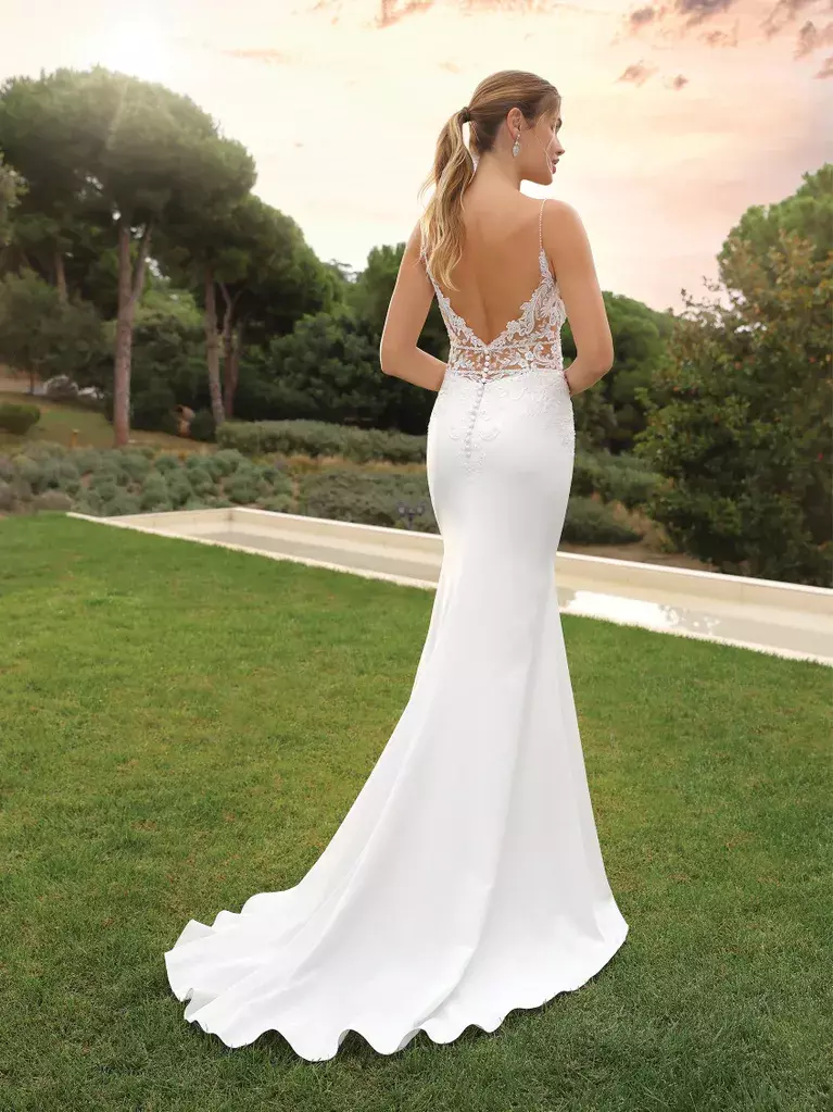 Détail du dos de la robe avec dentelle délicate