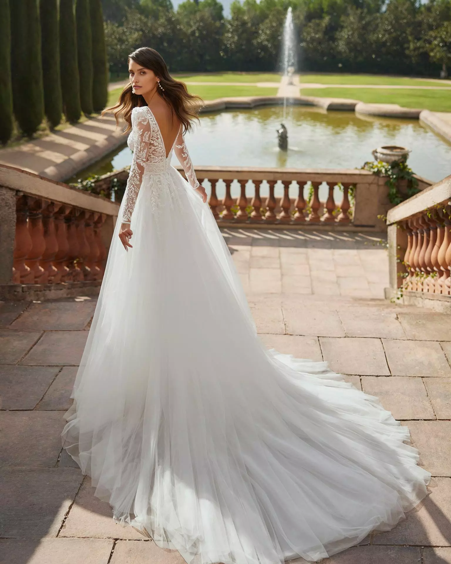 Robe Delia avec manches amovibles et dentelle brodée
