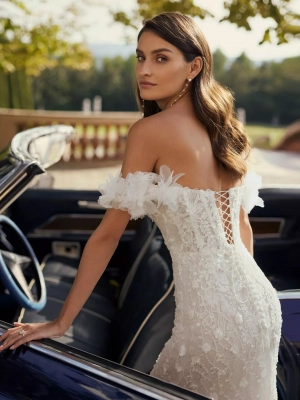 Robe de mariée sirène en dentelle et perles, élégance moderne et raffinée