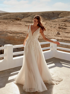 Robe Noemie Adore avec traîne chapelle en mouvement