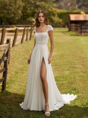 Vue arrière de la robe avec traîne fluide