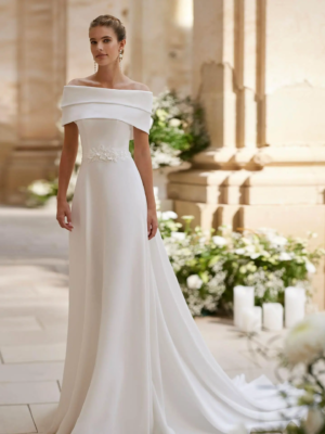 Robe Halder en crêpe stretch avec col bateau croisé et dentelle florale