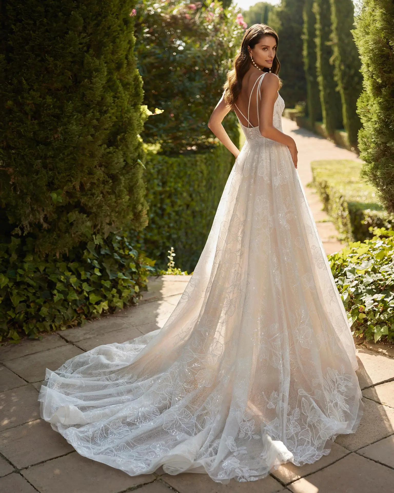 Détail du dos croisé de la robe Devine